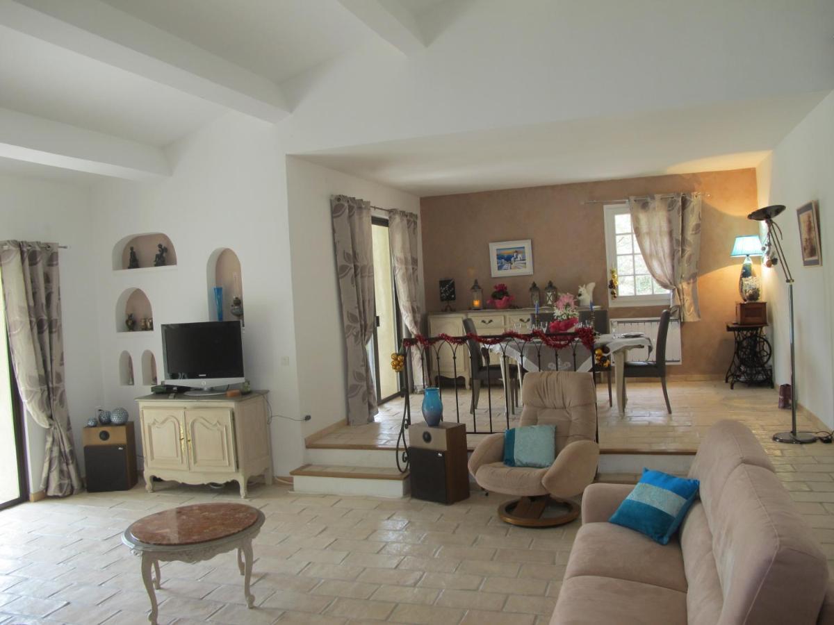 L'Oustau De Bigatie Bed & Breakfast Lambesc Ngoại thất bức ảnh