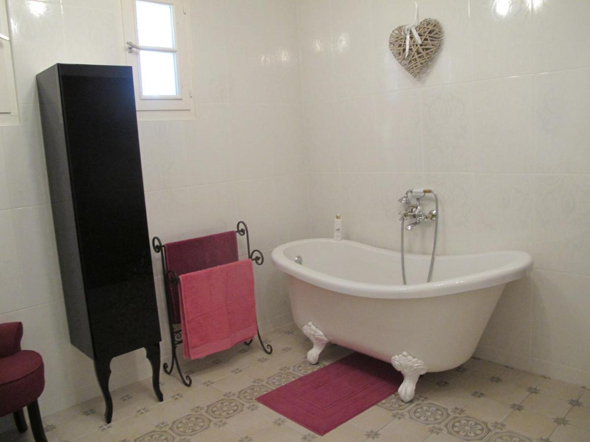 L'Oustau De Bigatie Bed & Breakfast Lambesc Ngoại thất bức ảnh