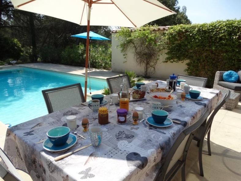 L'Oustau De Bigatie Bed & Breakfast Lambesc Ngoại thất bức ảnh