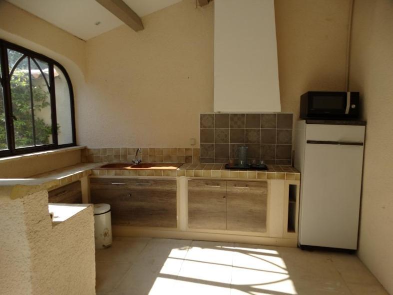 L'Oustau De Bigatie Bed & Breakfast Lambesc Ngoại thất bức ảnh